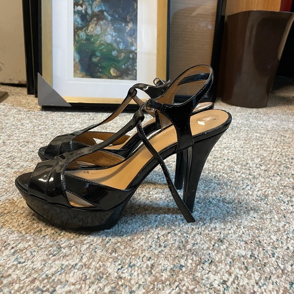 Nine West size 8 black heels - Picture 1 of 3